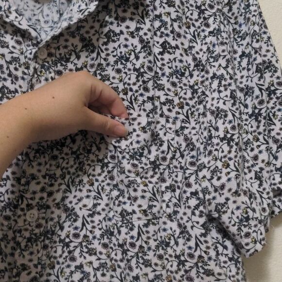 Griffintown Floral Linen Blend Button Down - Picture 6 of 7